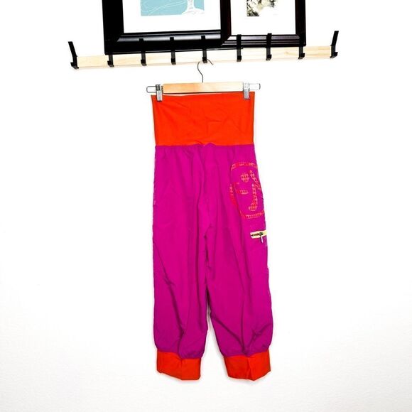 Zumba Wear NWT! "Up Down Cargo" Capri Pants Pomegranate - Size L - Picture 3 of 6